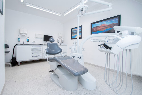 Behandlungszimmer-Zahnarztpraxis Ginsheim- Dr. Mühl